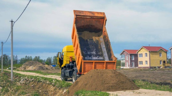 Засыпается котлован с газгольдером